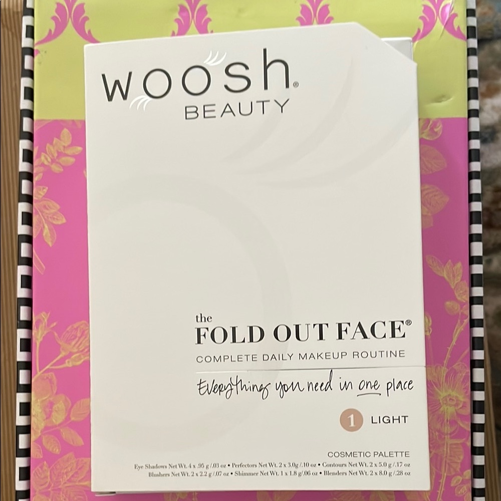 Woosh Beauty the Fold Out Face Palette–Light + Medium Light